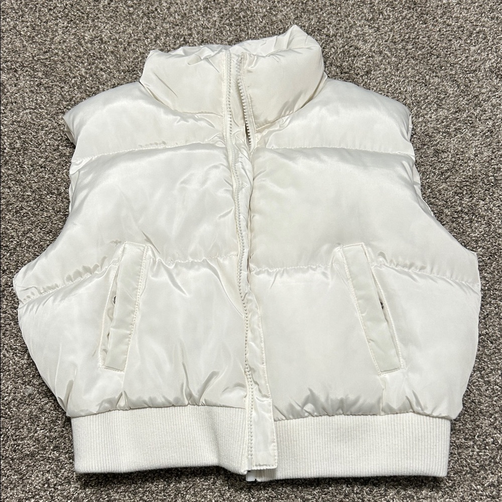 Women's Cream Puffer Vest - Lightweight Quilted Sleeveless Jacket